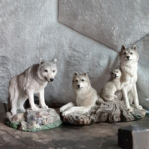 Wolf Figurines